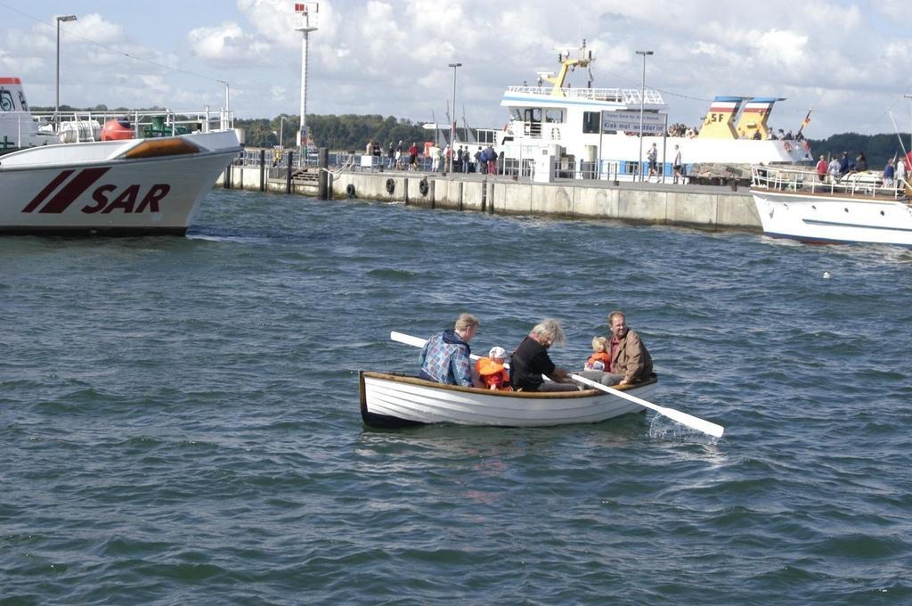Hotel Admiral Scheer Laboe Bagian luar foto