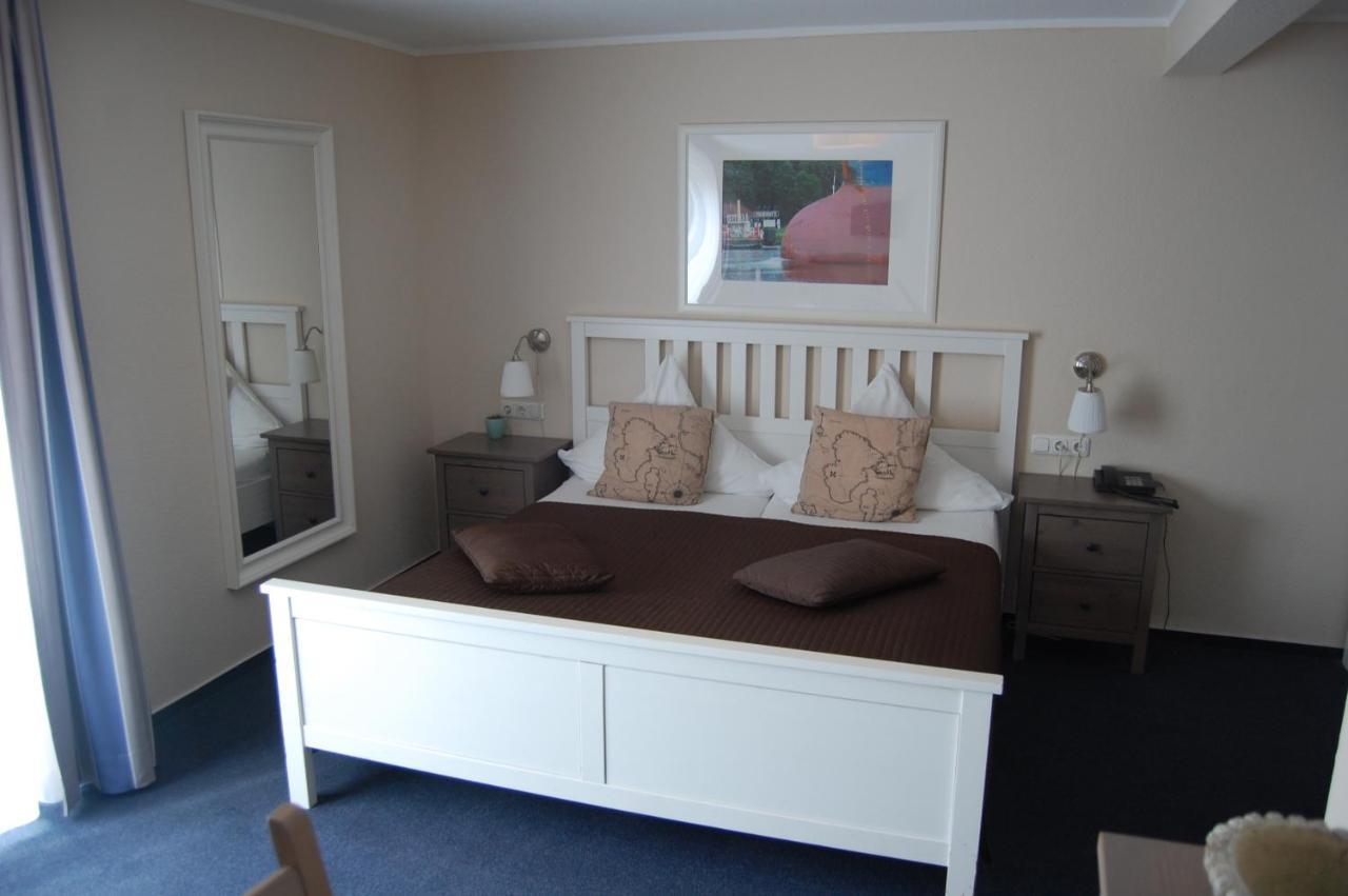 Hotel Admiral Scheer Laboe Bagian luar foto