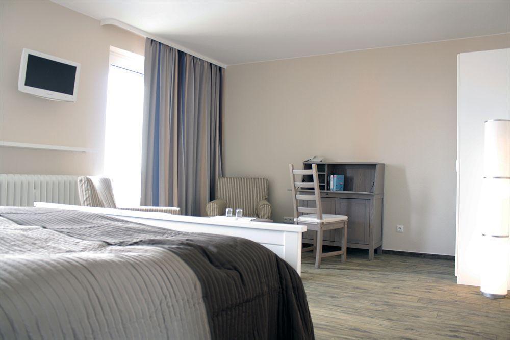 Hotel Admiral Scheer Laboe Bagian luar foto